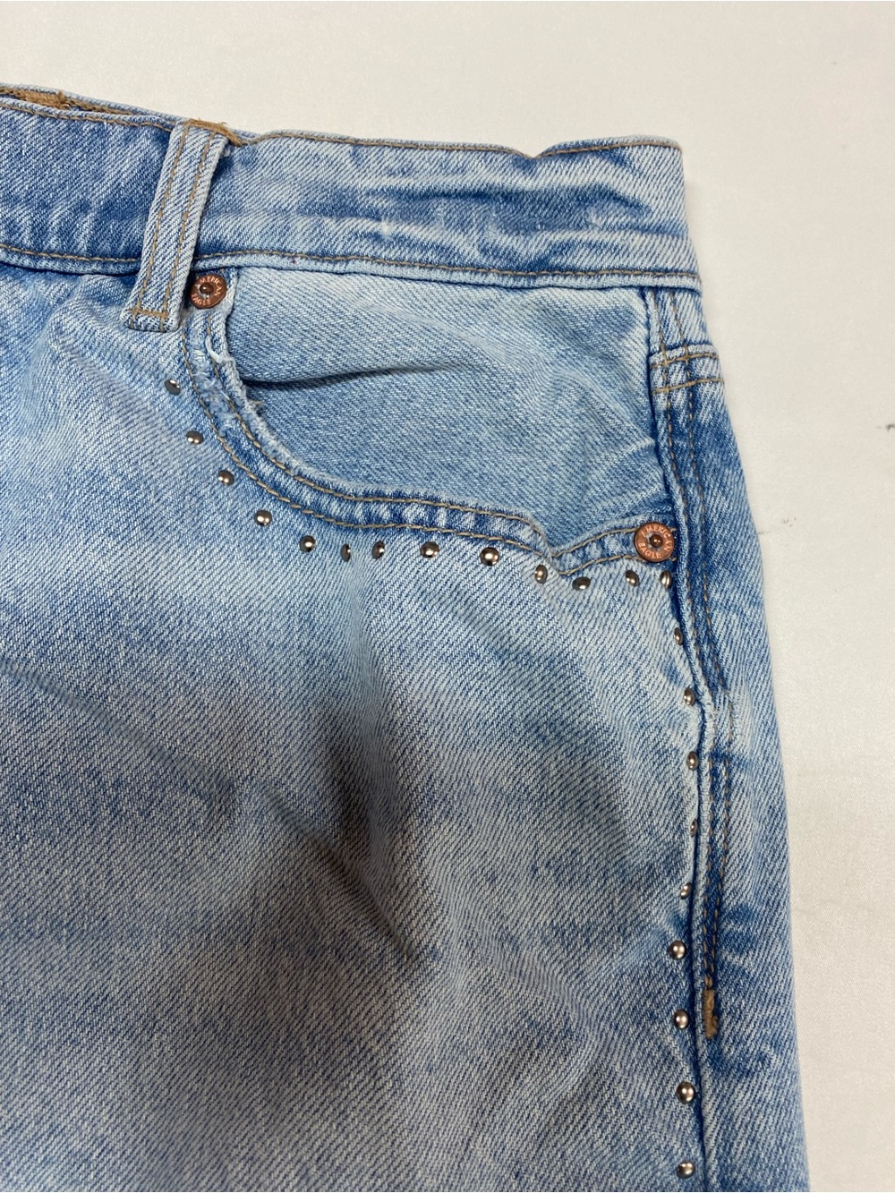 American Eagle Light Blue Classic Fit Jeans with Beads Women’s Size 2 - Picture 3 of 6